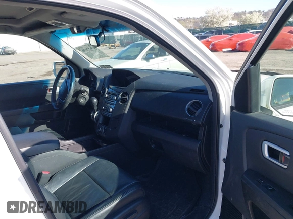 2012 Honda Pilot Touring with VIN 5FNYF4H98CB057659, listed as a IAAI auction lot 41927990 with 140,000 mi miles. Bid and sale history available at carsss.com. Image 5.