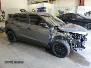 2021 Nissan Kicks S z VIN 3N1CP5BV8ML505794, wystawiony jako Copart lot #55686385 z przebiegiem 79 261 mil mil oraz Szkoda całkowita • Salvage title. Historia ofert i sprzedaży dostępna na DreamBid. Obrazek 4.