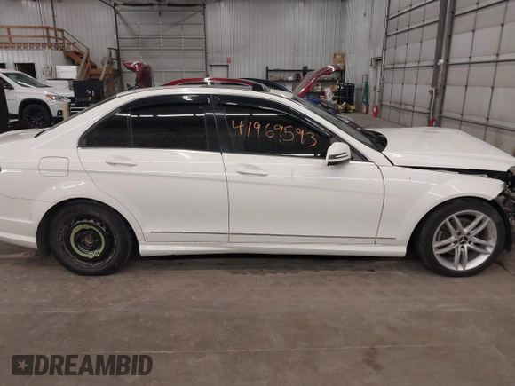2012 Mercedes-Benz C 300 Sport z VIN WDDGF8BB4CA617822, wystawiony jako IAAI lot #41969593 z przebiegiem 188 670 mil mil oraz . Historia ofert i sprzedaży dostępna na DreamBid. Obrazek 14.