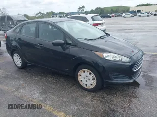 2014 Ford Fiesta S z VIN 3FADP4AJ9EM104704, wystawiony jako IAAI lot #42016647 z przebiegiem 81 826 mil mil oraz . Historia ofert i sprzedaży dostępna na DreamBid. Obrazek 1.