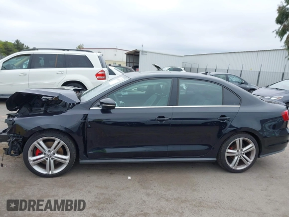 2017 Volkswagen Jetta GLI z VIN 3VW4T7AJ1HM347867, wystawiony jako IAAI lot #42408757 z przebiegiem 82 905 mil mil oraz . Historia ofert i sprzedaży dostępna na DreamBid. Obrazek 15.