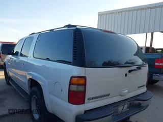 2002 Chevrolet Suburban LS with VIN 3GNFK16Z02G225380, listed as a IAAI auction lot 41324572 with 427,971 mi miles. Bid and sale history available at carsss.com. Image 3.