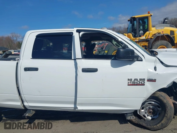 2018 Ram 2500 Tradesman с VIN 3C6UR5CJ2JG379628, выставлен на аукционе IAAI как лот 41920665 с пробегом Не указан миль и . История ставок и продаж доступна на DreamBid. Изображение 12.