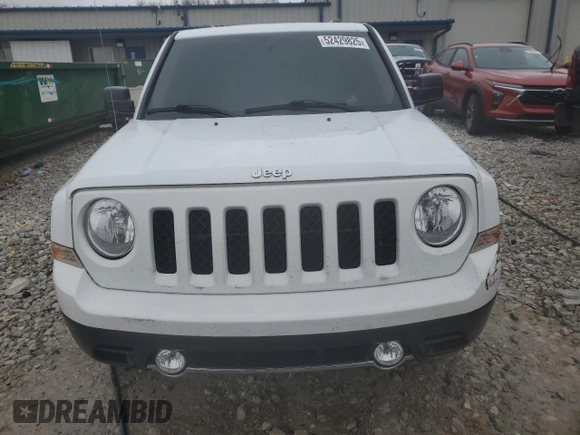 2016 Jeep Patriot Latitude z VIN 1C4NJRFB6GD695443, wystawiony jako Copart lot #52429825 z przebiegiem 125 999 mil mil oraz Czysty tytuł • Clean title. Historia ofert i sprzedaży dostępna na DreamBid. Obrazek 5.