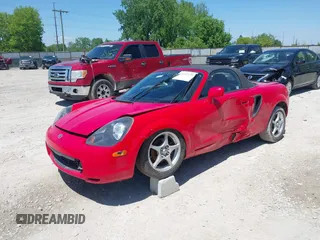 2001 Toyota MR2 z VIN JTDFR320410040517, wystawiony jako IAAI lot #42235478 z przebiegiem 61 511 mil mil oraz . Historia ofert i sprzedaży dostępna na DreamBid. Obrazek 2.