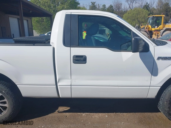 2014 Ford F-150 XL with VIN 1FTMF1CM8EFC18695, listed as a IAAI auction lot 41916660 with 1 mi miles. Bid and sale history available at carsss.com. Image 13.