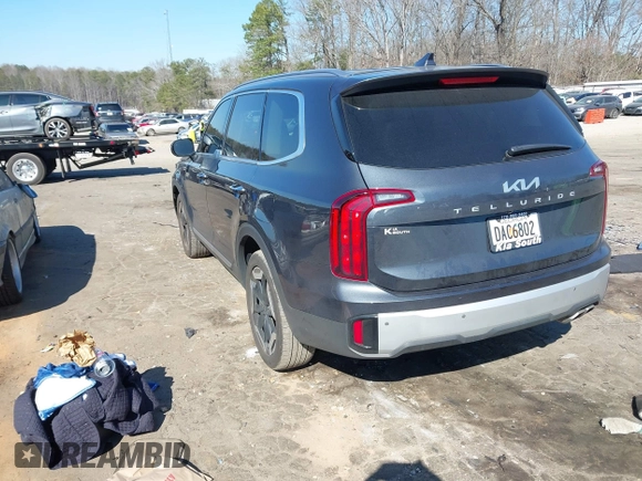 2024 Kia Telluride S with VIN 5XYP64GC0RG527984, listed as a IAAI auction lot 41661864 with 15,401 mi miles and . Bid and sale history available at carsss.com. Image 3.