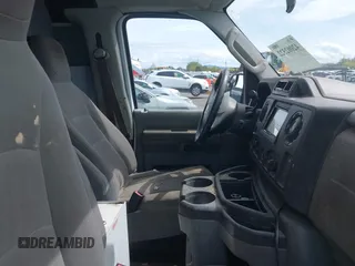 2012 Ford E-Series Commercial z VIN 1FTNS2EL4CDA62268, wystawiony jako IAAI lot #42002522 z przebiegiem Nie podano mil oraz . Historia ofert i sprzedaży dostępna na DreamBid. Obrazek 5.