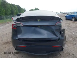 2025 Tesla Model Y Long Range with VIN 7SAYGDED7SA373235, listed as a IAAI auction lot 42100950 with 650 mi miles and . Bid and sale history available at DreamBid. Image 17.