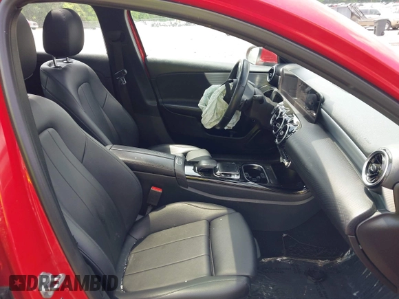 2019 Mercedes-Benz A 220 z VIN WDD3G4EB5KW022155, wystawiony jako IAAI lot #42132650 z przebiegiem 83 511 mil mil oraz . Historia ofert i sprzedaży dostępna na DreamBid. Obrazek 5.