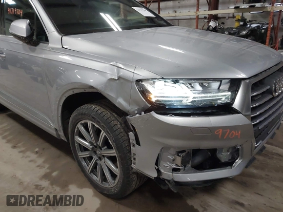 2018 Audi Q7 Premium Plus with VIN WA1LHAF76JD020886, listed as a IAAI auction lot 41719704 with 69,157 mi miles. Bid and sale history available at carsss.com. Image 6.