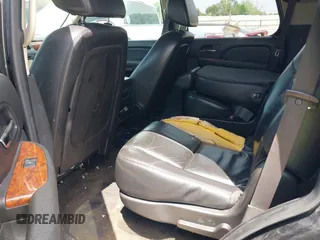 2007 Chevrolet Tahoe LT z VIN 1GNFC13J47J380225, wystawiony jako IAAI lot #42098510 z przebiegiem 248 352 mil mil oraz . Historia ofert i sprzedaży dostępna na DreamBid. Obrazek 8.