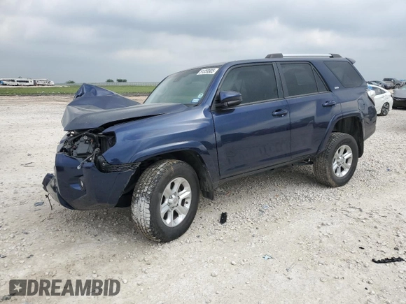 2021 Toyota 4Runner SR5 z VIN JTEMU5JR4M5917821, wystawiony jako Copart lot #51359905 z przebiegiem 77 403 mil mil oraz Szkoda całkowita • Salvage title. Historia ofert i sprzedaży dostępna na DreamBid. Obrazek 1.