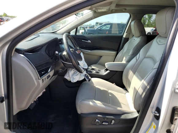 2019 Cadillac XT4 FWD Premium Luxury z VIN 1GYFZCR4XKF224734, wystawiony jako Copart lot #54141975 z przebiegiem 87 633 mil mil oraz Szkody całkowita. Historia ofert i sprzedaży dostępna na DreamBid. Obrazek 7.