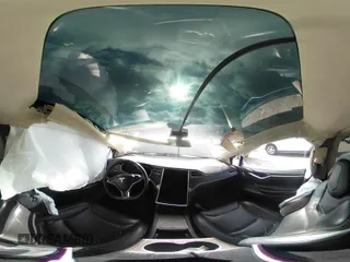 2016 Tesla Model X 70D z VIN 5YJXCAE29GF003478, wystawiony jako IAAI lot #41965737 z przebiegiem 105 930 mil mil oraz . Historia ofert i sprzedaży dostępna na DreamBid. Obrazek 18.