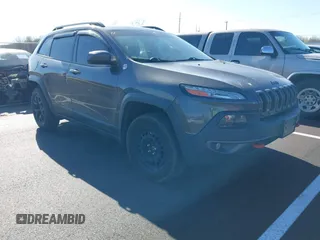 2016 Jeep Cherokee Trailhawk z VIN 1C4PJMBS0GW100270, wystawiony jako IAAI lot #41515984 z przebiegiem 185 301 mil mil oraz . Historia ofert i sprzedaży dostępna na DreamBid. Obrazek 1.