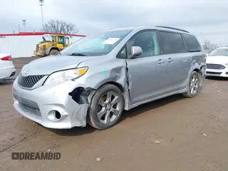 2011 Toyota Sienna SE with VIN 5TDXK3DC1BS096963, listed as a IAAI auction lot 41676328 with 168,436 mi miles. Bid and sale history available at carsss.com. Image 2.