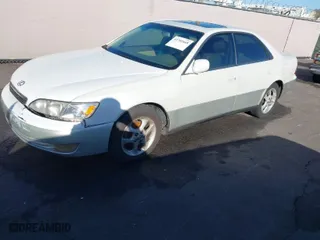 2000 Lexus ES 300 with VIN JT8BF28G9Y0282007, listed as a IAAI auction lot 41702668 with 154,025 mi miles. Bid and sale history available at carsss.com. Image 2.
