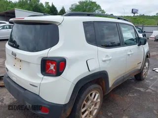 2022 Jeep Renegade Latitude with VIN ZACNJDB18NPN89443, listed as a IAAI auction lot 42161861 with 98,914 mi miles and . Bid and sale history available at DreamBid. Image 4.