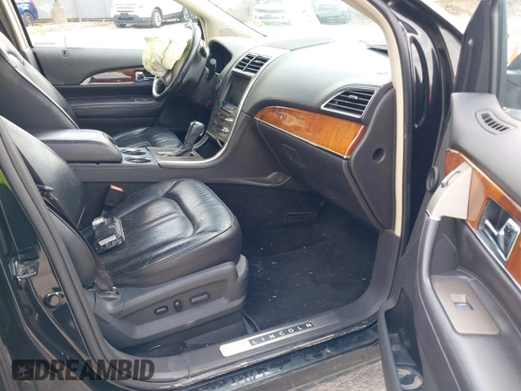 2013 Lincoln MKX with VIN 2LMDJ6JK9DBL37711, listed as a IAAI auction lot 42193737 with 188,360 mi miles. Bid and sale history available at carsss.com. Image 5.