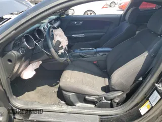 2017 Ford Mustang V6 z VIN 1FA6P8AM5H5235195, wystawiony jako Copart lot #59473115 z przebiegiem Nie podano mil oraz Szkoda całkowita • Salvage title. Historia ofert i sprzedaży dostępna na DreamBid. Obrazek 7.