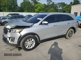 2017 Kia Sorento LX z VIN 5XYPG4A36HG267157, wystawiony jako Copart lot #56879245 z przebiegiem 161 274 mil mil oraz Szkoda całkowita • Salvage title. Historia ofert i sprzedaży dostępna na DreamBid. Obrazek 1.