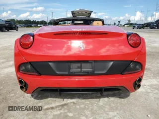 2010 Ferrari California z VIN ZFF65LJA1A0169614, wystawiony jako Copart lot #74346564 z przebiegiem Nie podano mil oraz Szkody całkowita. Historia ofert i sprzedaży dostępna na DreamBid. Obrazek 6.