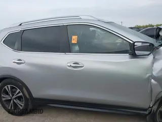 2020 Nissan Rogue SV z VIN JN8AT2MT2LW017772, wystawiony jako IAAI lot #42035440 z przebiegiem 47 503 mil mil oraz . Historia ofert i sprzedaży dostępna na DreamBid. Obrazek 14.
