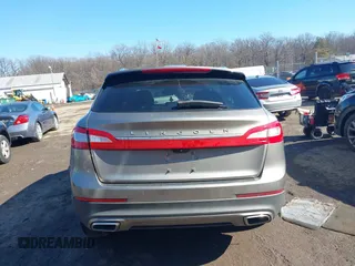 2016 Lincoln MKX Reserve with VIN 2LMTJ6LR7GBL90370, listed as a IAAI auction lot 41578776 with Not Provided miles and . Bid and sale history available at DreamBid. Image 17.