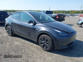 2024 Tesla Model Y Long Range with VIN 7SAYGDEE3RF152964, listed as a IAAI auction lot 40394843 with 3,393 mi miles. Bid and sale history available at carsss.com. Image 1.