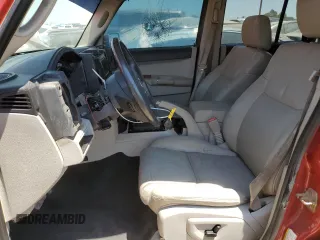 2006 Jeep Commander Limited z VIN 1J8HG582X6C171002, wystawiony jako Copart lot #62952795 z przebiegiem 221 626 mil mil oraz Szkoda całkowita • Salvage title. Historia ofert i sprzedaży dostępna na DreamBid. Obrazek 7.