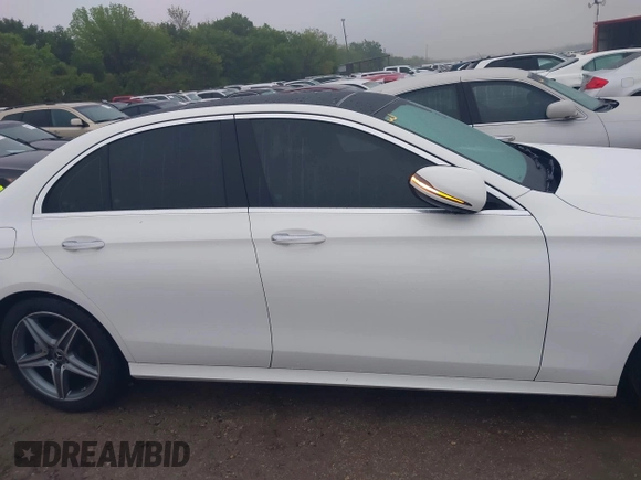 2018 Mercedes-Benz E 300 with VIN WDDZF4JB6JA388852, listed as a IAAI auction lot 41960710 with 64,439 mi miles and . Bid and sale history available at DreamBid. Image 13.