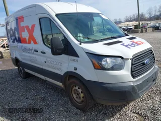 2019 Ford Transit z VIN 1FTYR1CM2KKB45352, wystawiony jako IAAI lot #41598578 z przebiegiem 170 616 mil mil oraz . Historia ofert i sprzedaży dostępna na DreamBid. Obrazek 1.