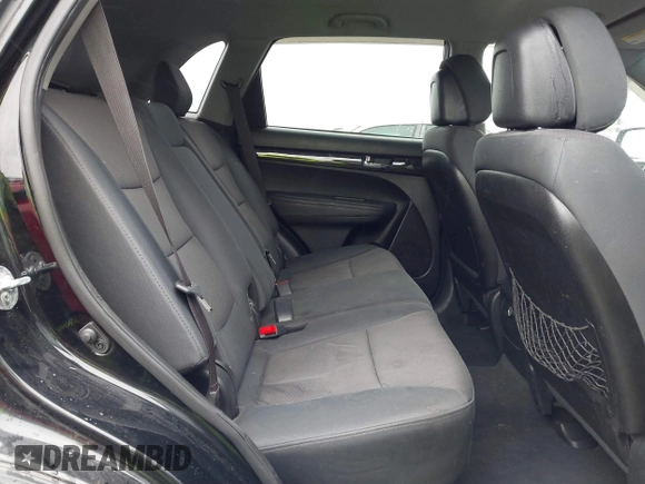 2013 Kia Sorento LX z VIN 5XYKT3A68DG388695, wystawiony jako IAAI lot #41809229 z przebiegiem 157 966 mil mil oraz . Historia ofert i sprzedaży dostępna na DreamBid. Obrazek 8.
