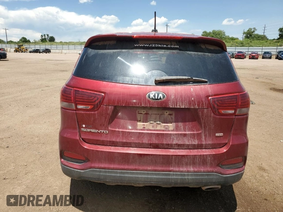 2019 Kia Sorento LX z VIN 5XYPGDA32KG459358, wystawiony jako Copart lot #61191425 z przebiegiem 178 369 mil mil oraz Czysty tytuł • Clean title. Historia ofert i sprzedaży dostępna na DreamBid. Obrazek 6.