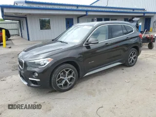 2018 BMW X1 xDrive28i z VIN WBXHT3C33J5F89718, wystawiony jako Copart lot #57726835 z przebiegiem 120 592 mil mil oraz Szkody całkowita. Historia ofert i sprzedaży dostępna na DreamBid. Obrazek 1.