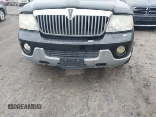 2003 Lincoln Navigator Ultimate with VIN 5LMFU27R03LJ47025, listed as a IAAI auction lot 41530068 with 236,200 mi miles. Bid and sale history available at carsss.com. Image 12.