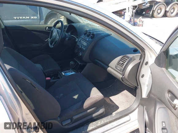 2012 Nissan Altima S z VIN 1N4AL2AP3CC252398, wystawiony jako IAAI lot #42338781 z przebiegiem 67 551 mil mil oraz . Historia ofert i sprzedaży dostępna na DreamBid. Obrazek 5.
