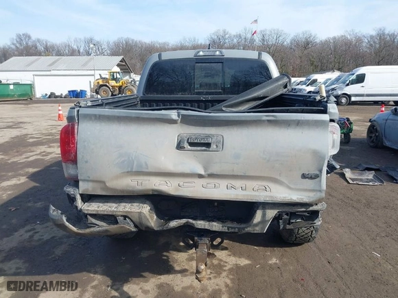 2018 Toyota Tacoma SR with VIN 3TMCZ5AN9JM177901, listed as a IAAI auction lot 41470062 with 69,906 mi miles. Bid and sale history available at carsss.com. Image 16.