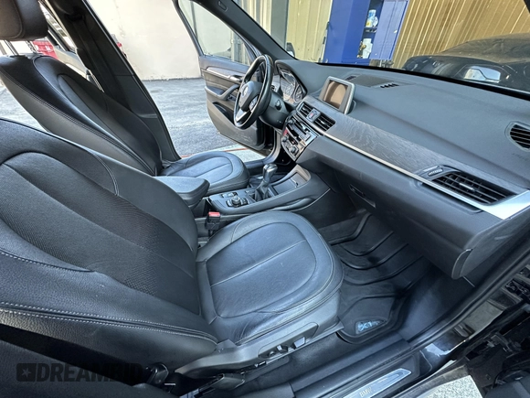 2017 BMW X1 xDrive28i with VIN WBXHT3C32H5F67896, listed as a IAAI auction lot 41823288 with 80,130 mi miles. Bid and sale history available at carsss.com. Image 5.