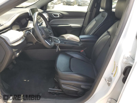 2023 Jeep Compass Latitude z VIN 3C4NJDBN3PT553371, wystawiony jako Copart lot #61468985 z przebiegiem 46 965 mil mil oraz Czysty tytuł • Clean title. Historia ofert i sprzedaży dostępna na DreamBid. Obrazek 7.