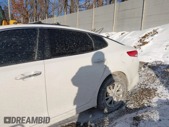 2016 Kia Optima LX with VIN KNAGT4L30G5117378, listed as a IAAI auction lot 41283349 with 107,095 mi miles. Bid and sale history available at carsss.com. Image 12.