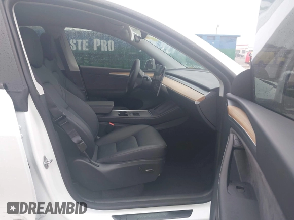 2024 Tesla Model Y with VIN 7SAYGDED9RA331840, listed as a IAAI auction lot 42350926 with 13,818 mi miles and . Bid and sale history available at DreamBid. Image 5.