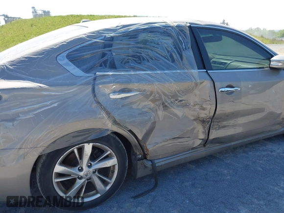 2015 Nissan Altima SL with VIN 1N4AL3AP9FN405848, listed as a IAAI auction lot 41304427 with 173,121 mi miles and . Bid and sale history available at DreamBid. Image 6.