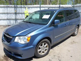 2012 Chrysler Town & Country Touring z VIN 2C4RC1BG1CR188505, wystawiony jako IAAI lot #42224196 z przebiegiem 200 852 mil mil oraz . Historia ofert i sprzedaży dostępna na DreamBid. Obrazek 2.