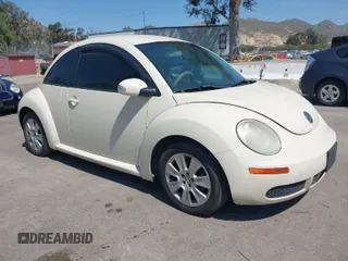 2008 Volkswagen New Beetle Coupe S with VIN 3VWPG31C18M514918, listed as a IAAI auction lot 41993878 with 173,810 mi miles. Bid and sale history available at carsss.com. Image 1.
