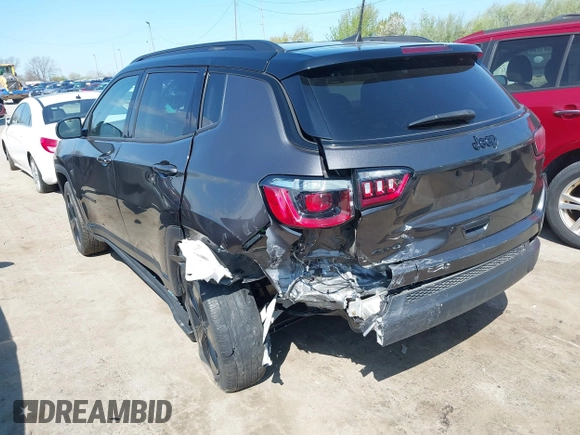2021 Jeep Compass Latitude z VIN 3C4NJDBB4MT555101, wystawiony jako IAAI lot #42086222 z przebiegiem 45 785 mil mil oraz . Historia ofert i sprzedaży dostępna na DreamBid. Obrazek 3.