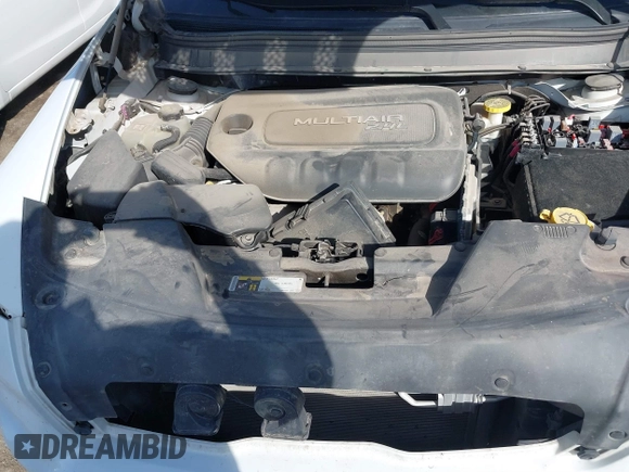 2018 Jeep Cherokee Latitude Tech Connect z VIN 1C4PJLCB3JD566741, wystawiony jako IAAI lot #41855103 z przebiegiem 97 829 mil mil oraz . Historia ofert i sprzedaży dostępna na DreamBid. Obrazek 10.
