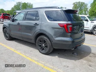 2016 Ford Explorer Sport z VIN 1FM5K8GT7GGB79181, wystawiony jako IAAI lot #42365320 z przebiegiem 261 608 mil mil oraz . Historia ofert i sprzedaży dostępna na DreamBid. Obrazek 3.