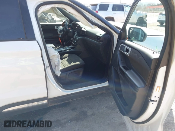 2020 Ford Explorer XLT with VIN 1FMSK7DH8LGB63675, listed as a IAAI auction lot 41802997 with 95,665 mi miles and . Bid and sale history available at DreamBid. Image 5.